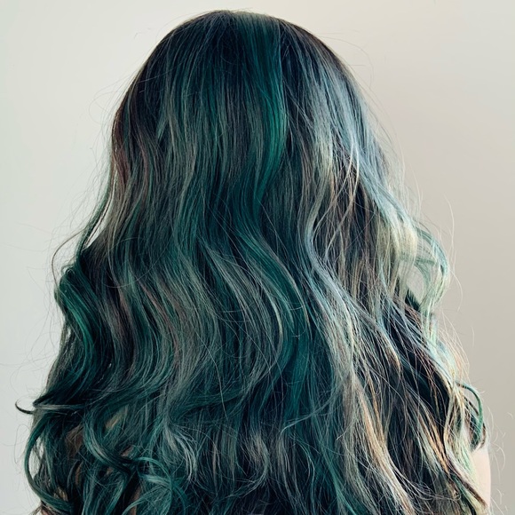 Gorgeous Black/Green 13x4 Lace Front Synthetic Wig - Picture 12 of 13